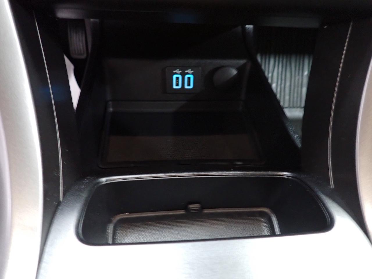 2020 Ford Fusion SE FWD NAVI Photo