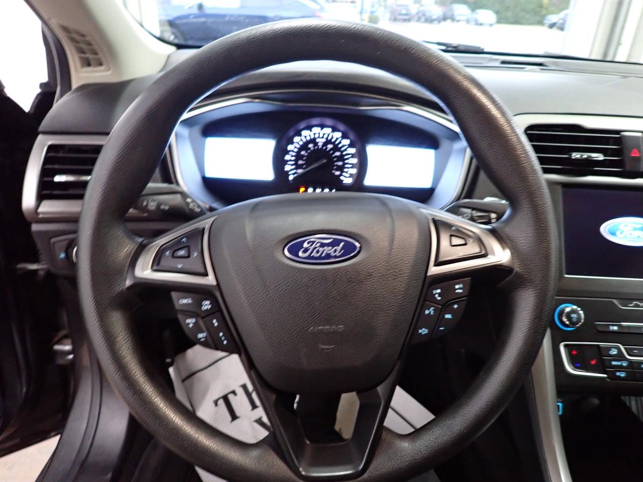 2020 Ford Fusion SE FWD NAVI Photo