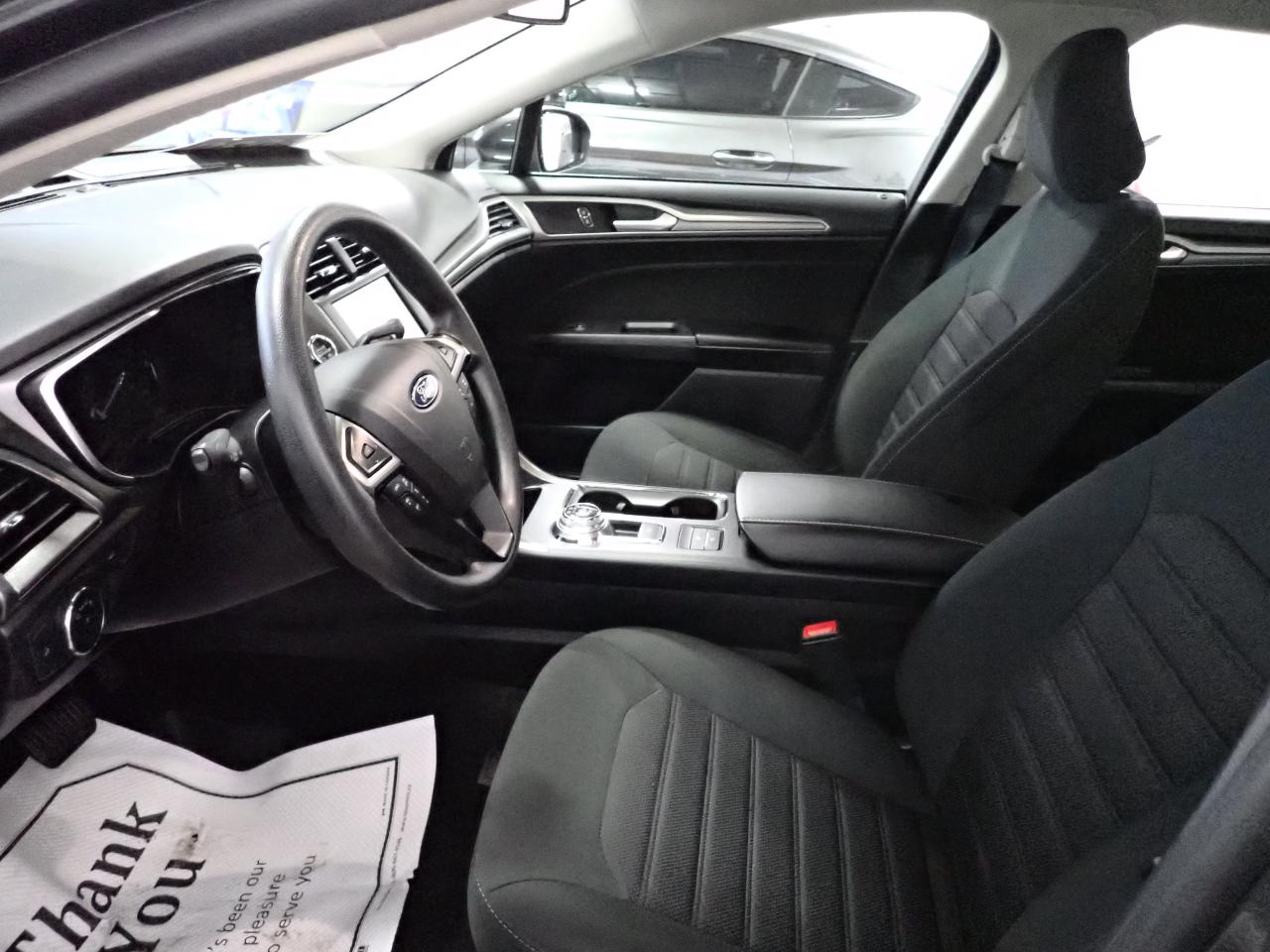 2020 Ford Fusion SE FWD NAVI Photo