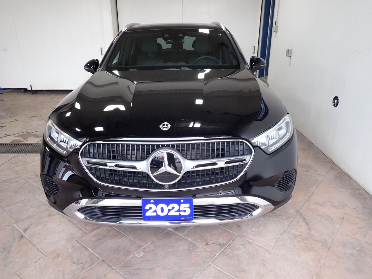 2025 Mercedes-Benz GLC 300 *HYBRID* LEATHER NAVI SUNROOF AWD Photo