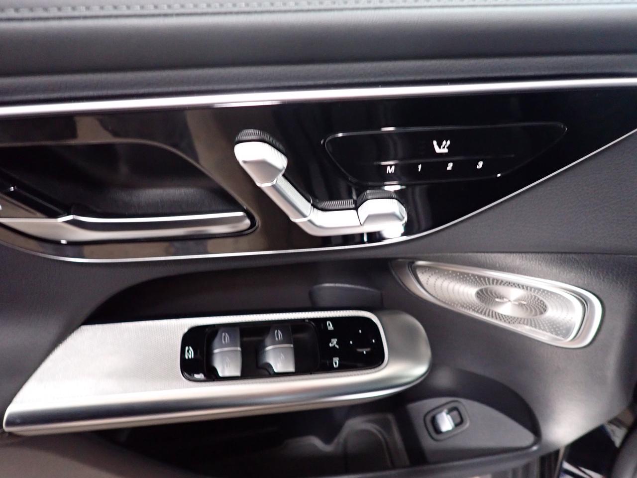 2025 Mercedes-Benz GLC 300 *HYBRID* LEATHER NAVI SUNROOF AWD Photo