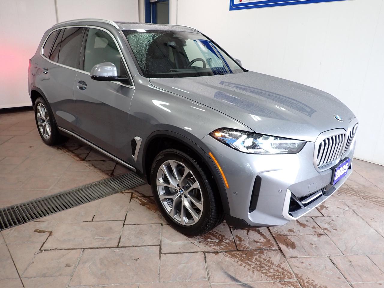 2025 BMW X5 xDrive40i AWD *HYBRID* LEATHER NAVI PANO SUNROOF Photo0