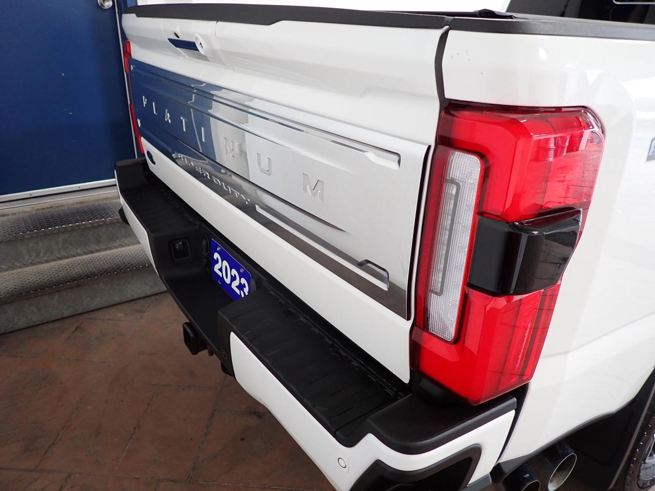 2023 Ford SUPER DUTY F-350 SRW PLATINUM CREW *DIESEL* LEATHER NAVI Photo2