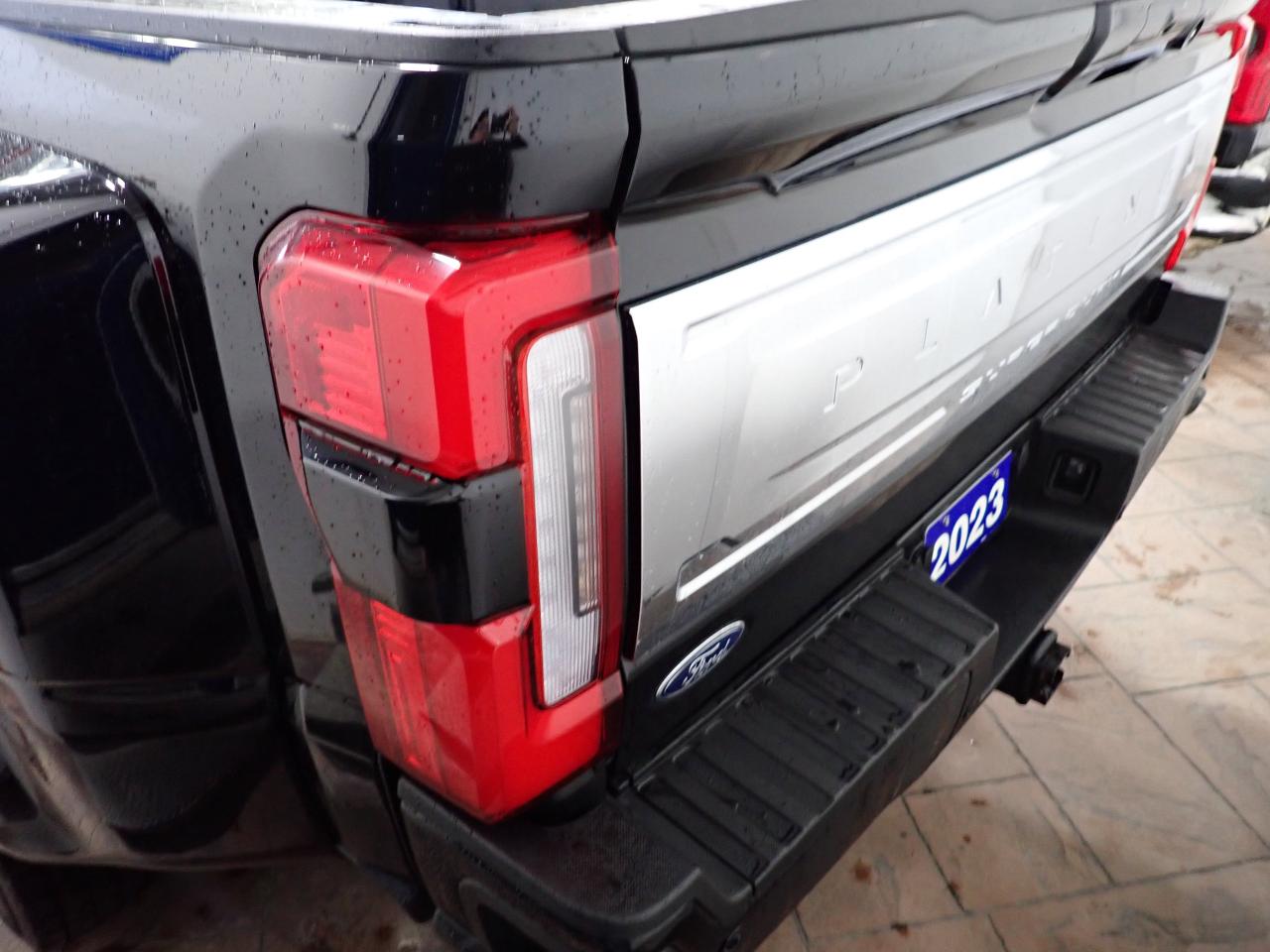 2023 Ford SUPER DUTY F-450 DRW PLATINUM CREW DRW LEATHER DULY SUNROOF 4WD *DIESEL* Photo4