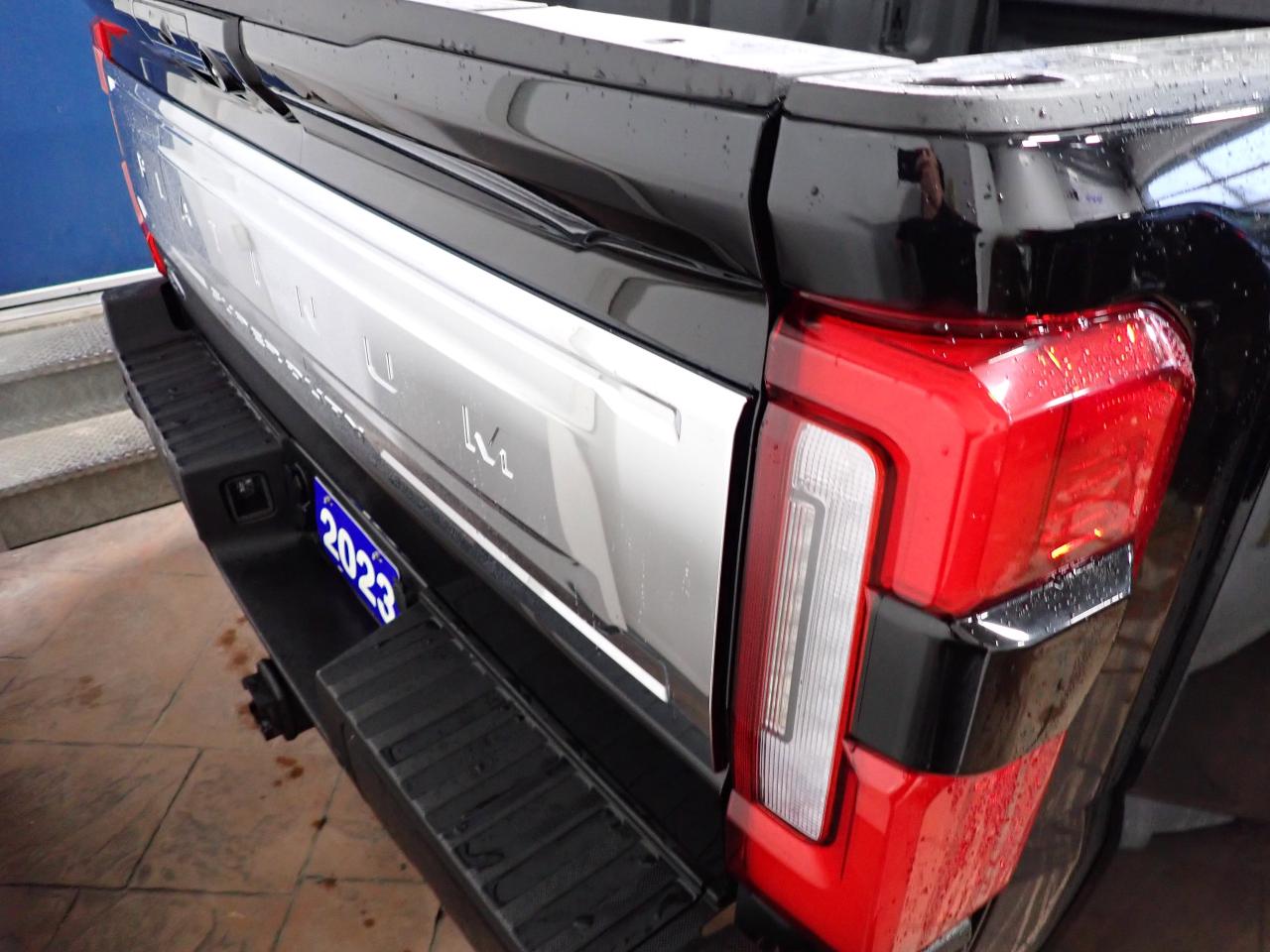 2023 Ford SUPER DUTY F-450 DRW PLATINUM CREW DRW LEATHER DULY SUNROOF 4WD *DIESEL* Photo