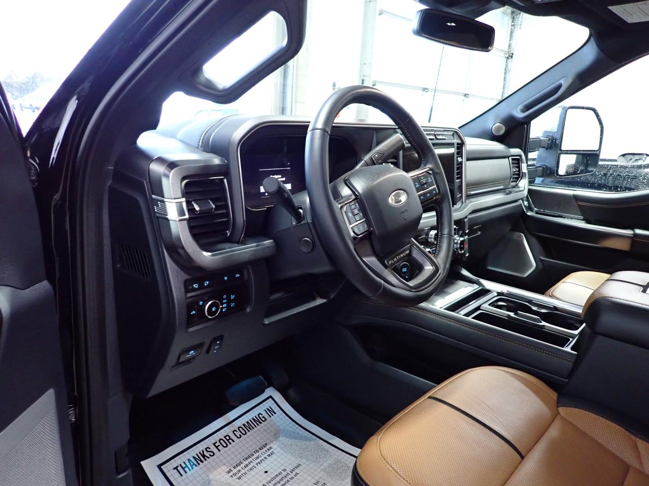 2023 Ford SUPER DUTY F-450 DRW PLATINUM CREW DRW LEATHER DULY SUNROOF 4WD *DIESEL* Photo