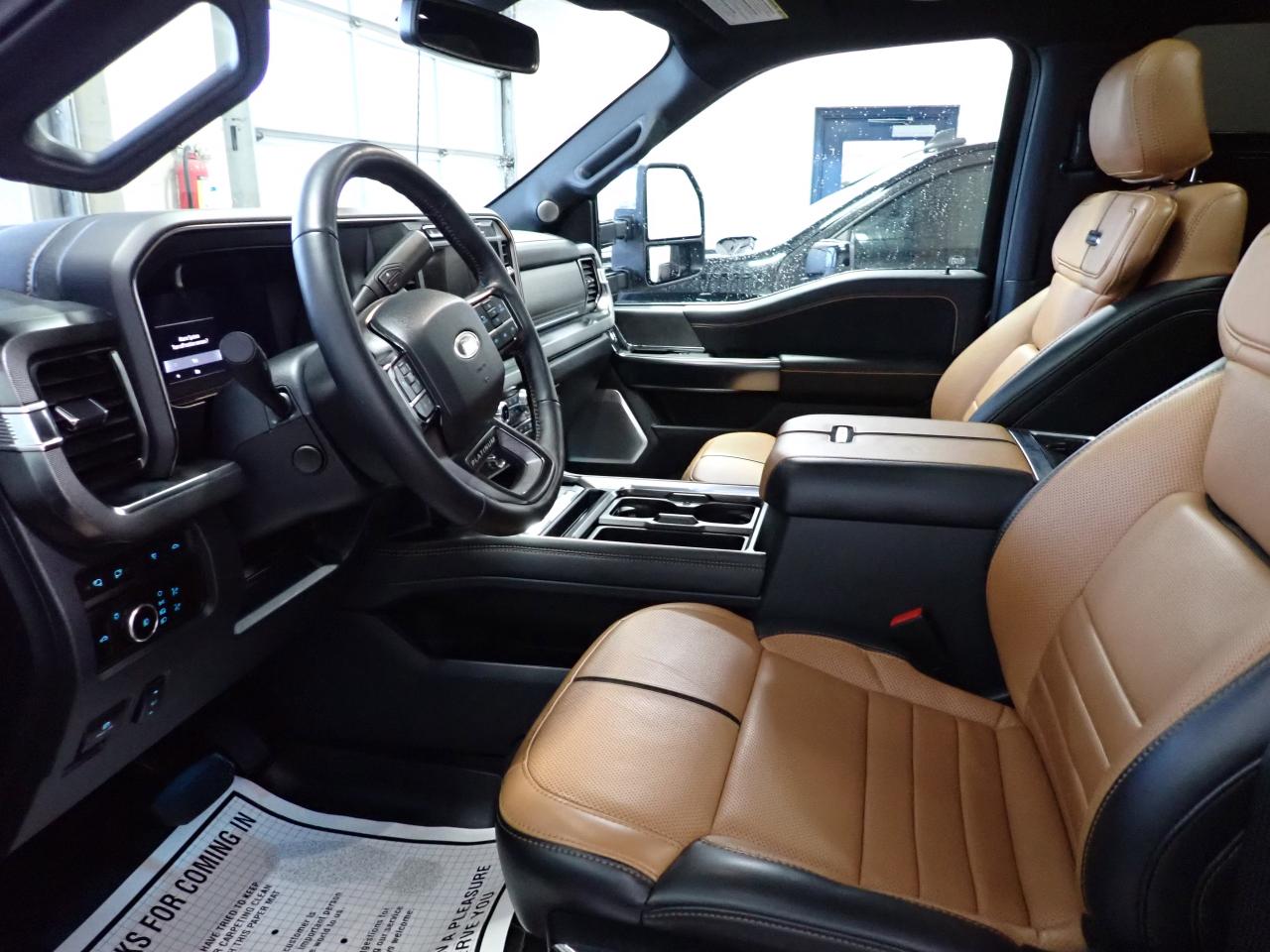 2023 Ford SUPER DUTY F-450 DRW PLATINUM CREW DRW LEATHER DULY SUNROOF 4WD *DIESEL* Photo