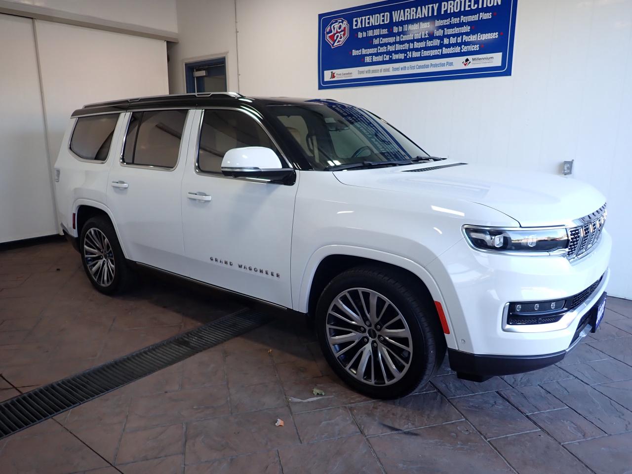 2022 Jeep Grand Wagoneer Series III 4WD LEATHER NAVI PANO SUNROOF Photo0