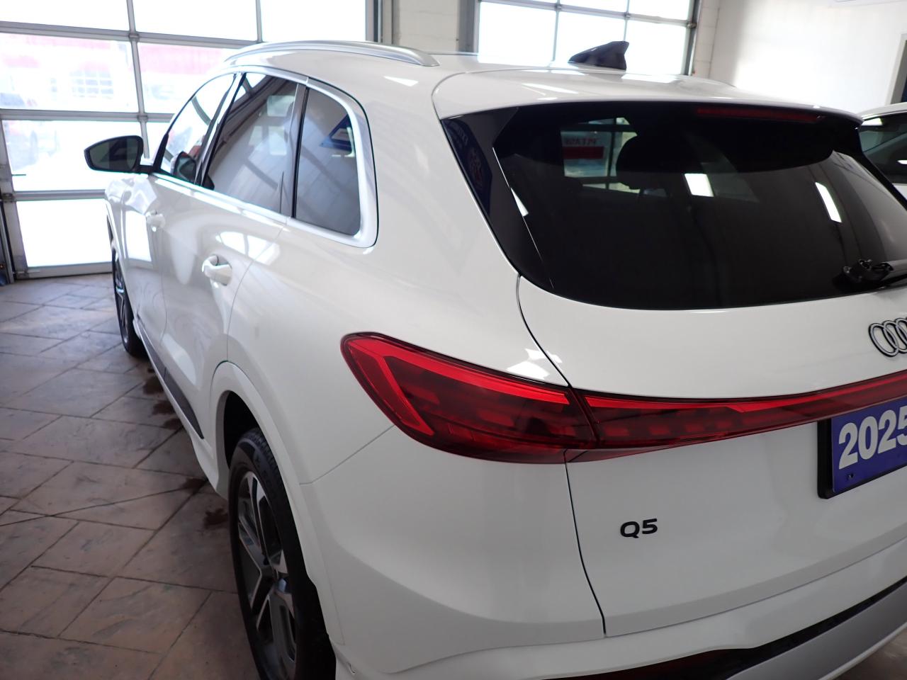 2025 Audi Q5 Progressiv AWD LEATHER NAVI SUNROOF Photo