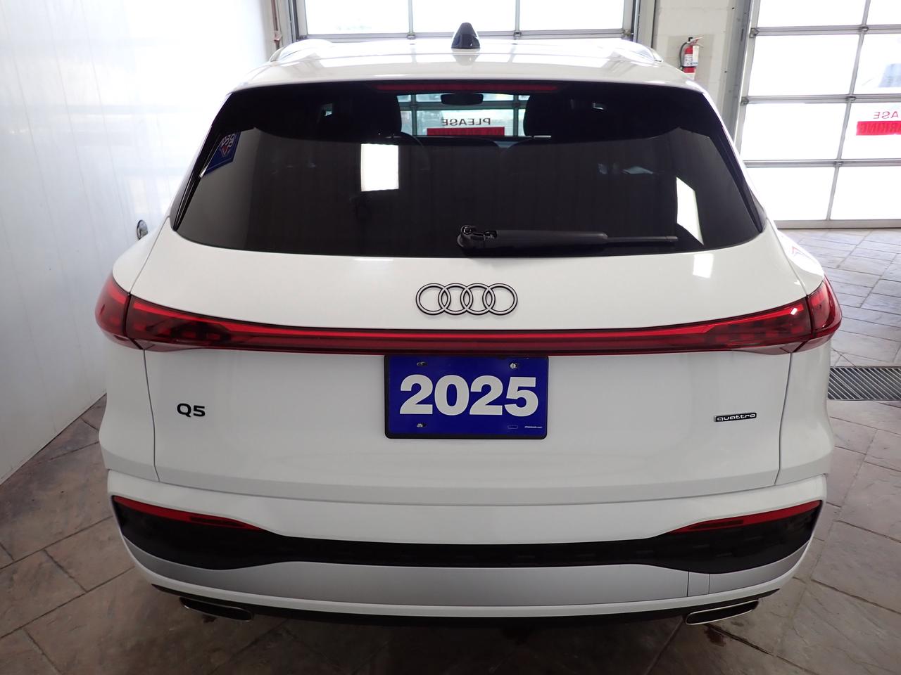 2025 Audi Q5 Progressiv AWD LEATHER NAVI SUNROOF Photo2