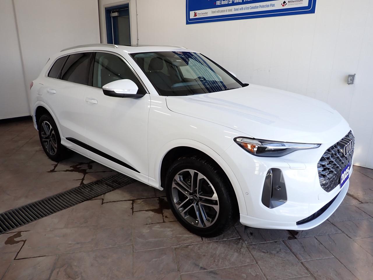2025 Audi Q5 Progressiv AWD LEATHER NAVI SUNROOF Photo