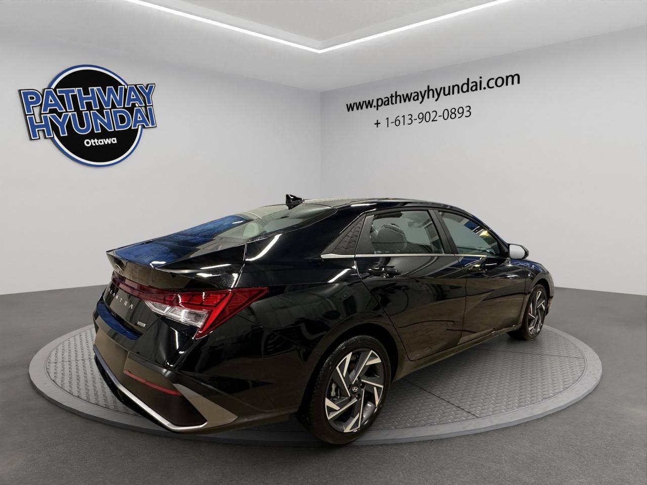 2026 Hyundai Elantra Hybrid Luxury Photo3