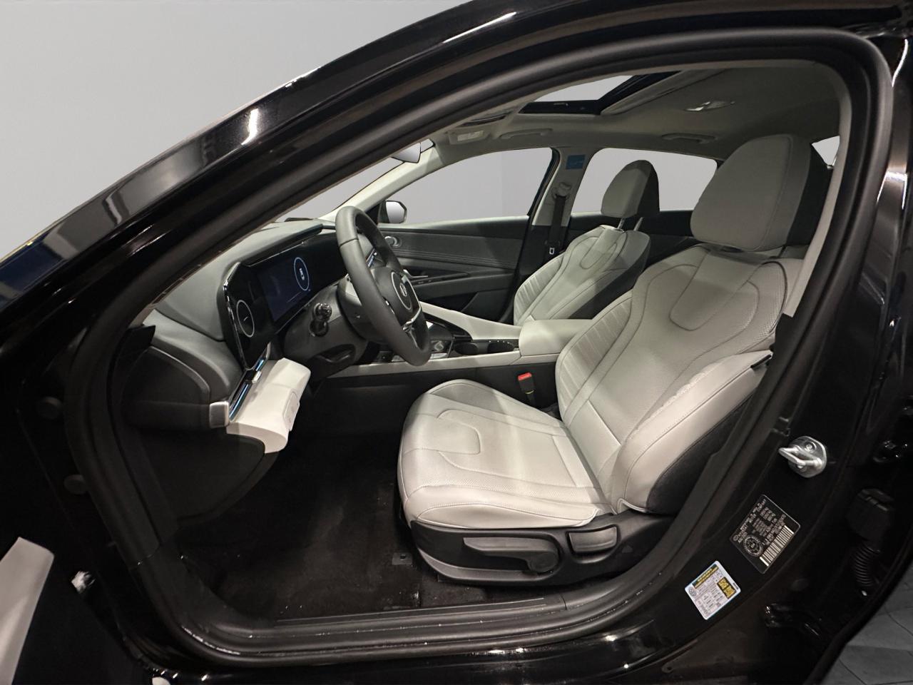 2026 Hyundai Elantra Hybrid Luxury Photo