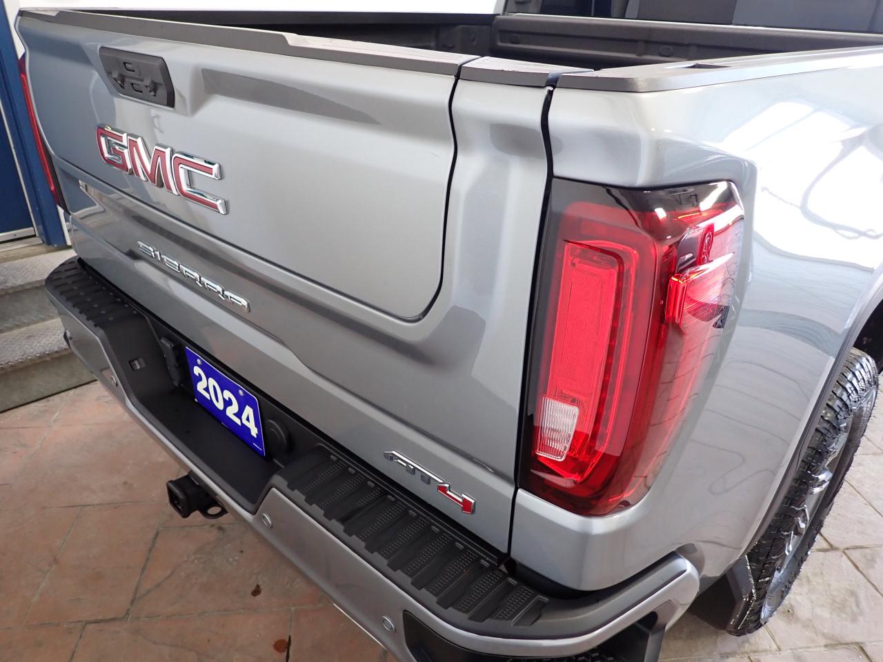 2024 GMC Sierra 1500 AT4 4WD CREW CAB *DIESEL* LEATHER Photo2