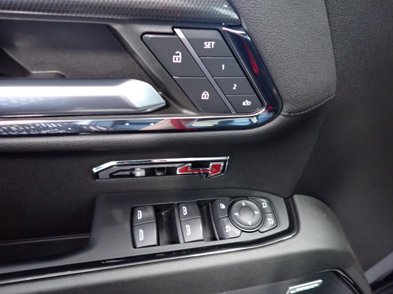 2024 GMC Sierra 1500 AT4 4WD CREW CAB *DIESEL* LEATHER Photo