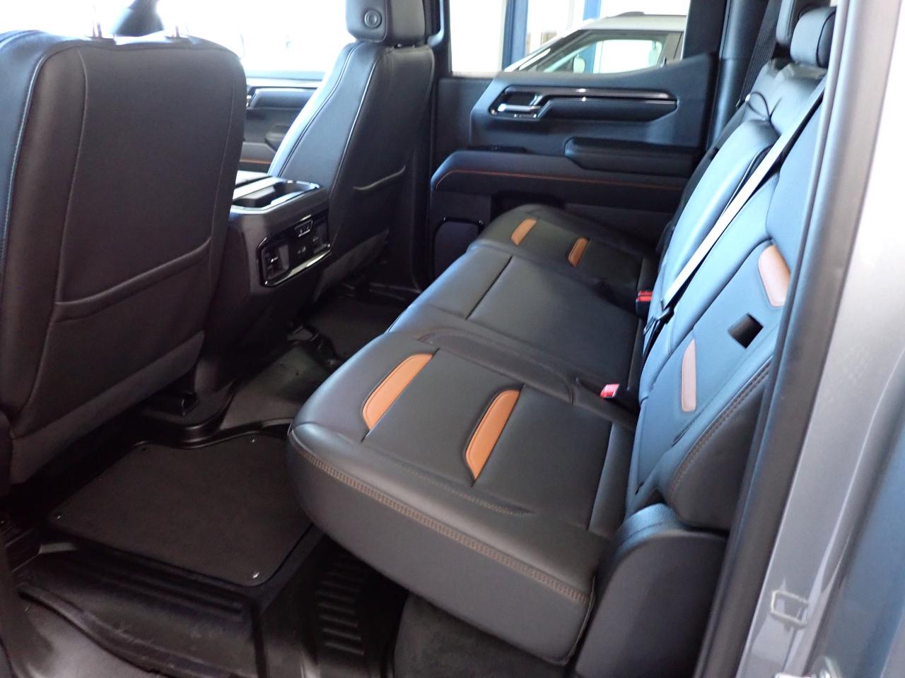 2024 GMC Sierra 1500 AT4 4WD CREW CAB *DIESEL* LEATHER Photo