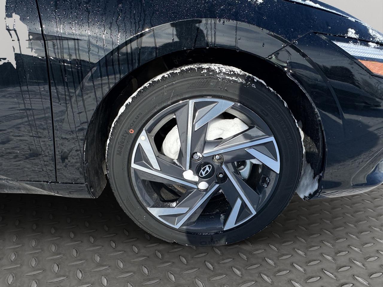 2026 Hyundai Elantra Luxury Photo