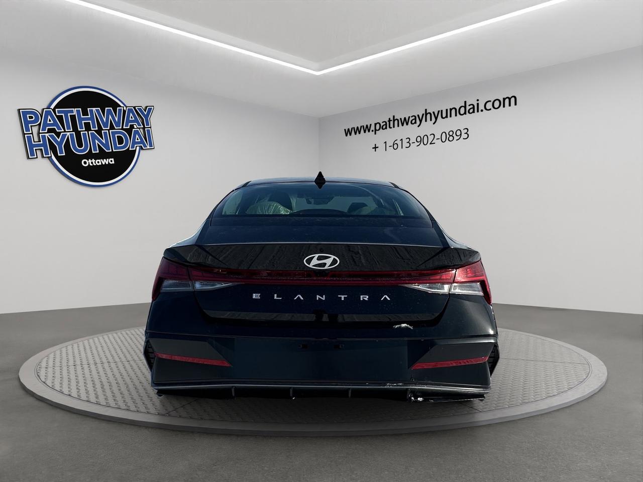 2026 Hyundai Elantra Luxury Photo4