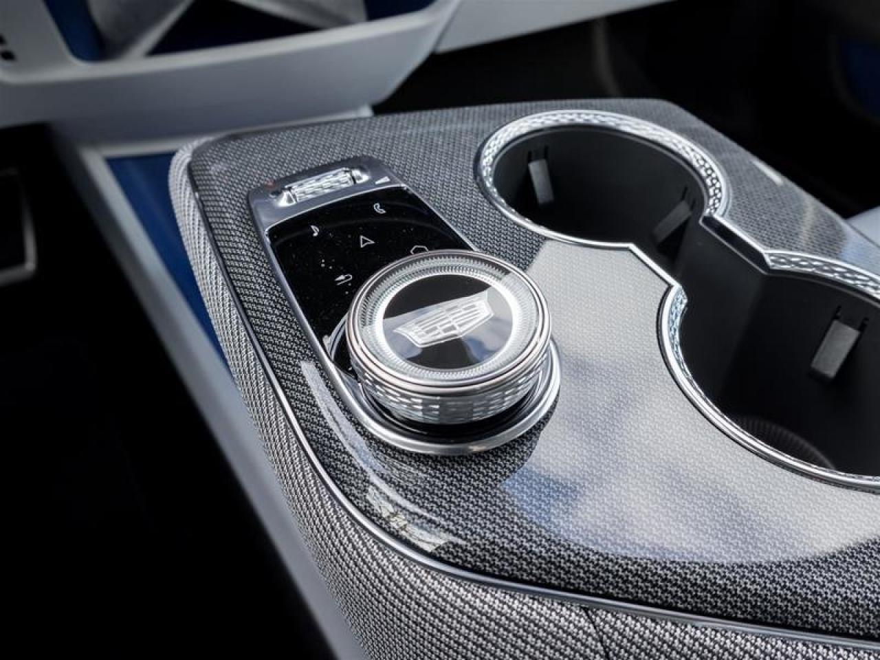 2026 Cadillac OPTIQ Luxury Photo