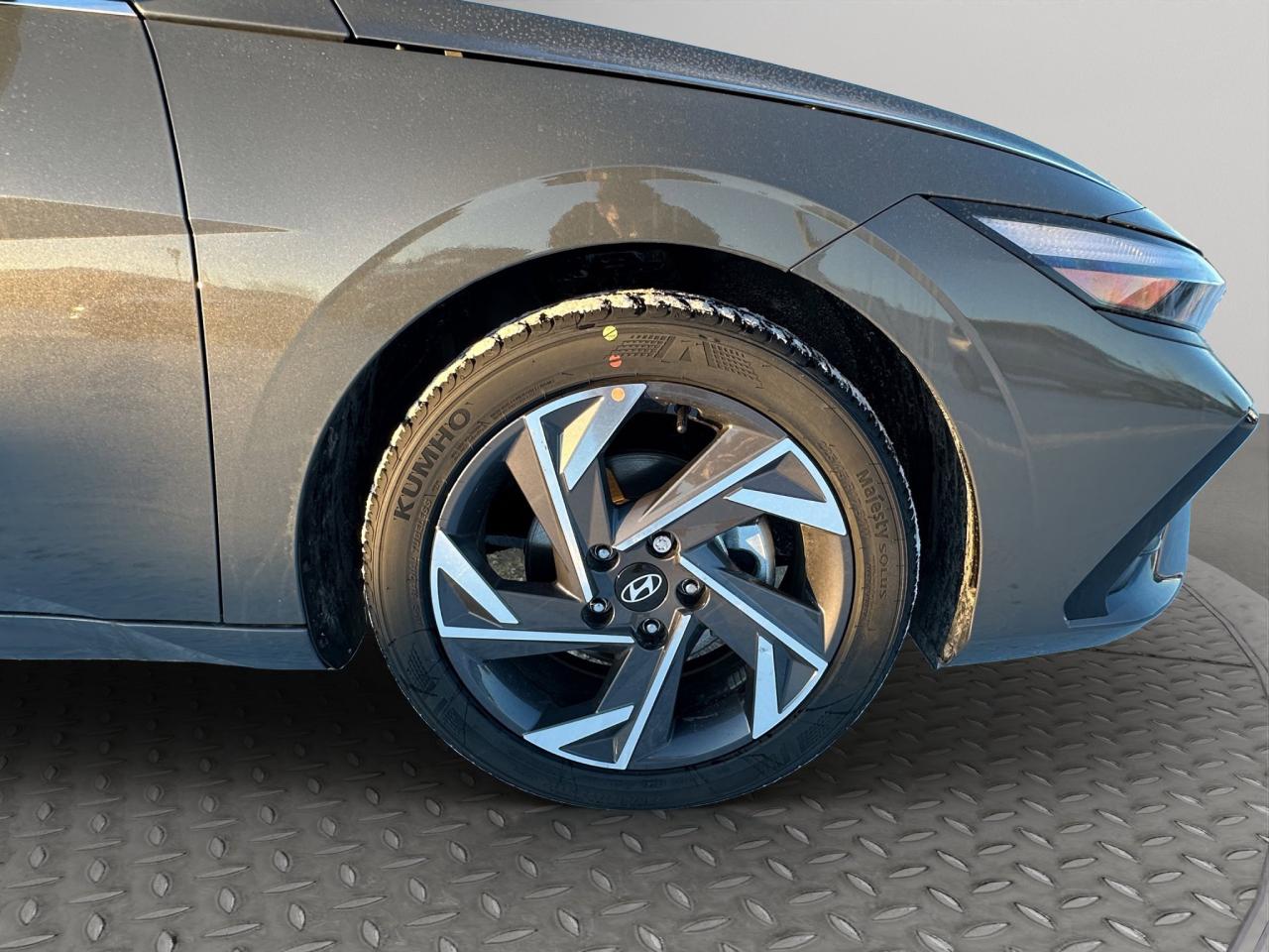 2026 Hyundai Elantra Luxury Photo