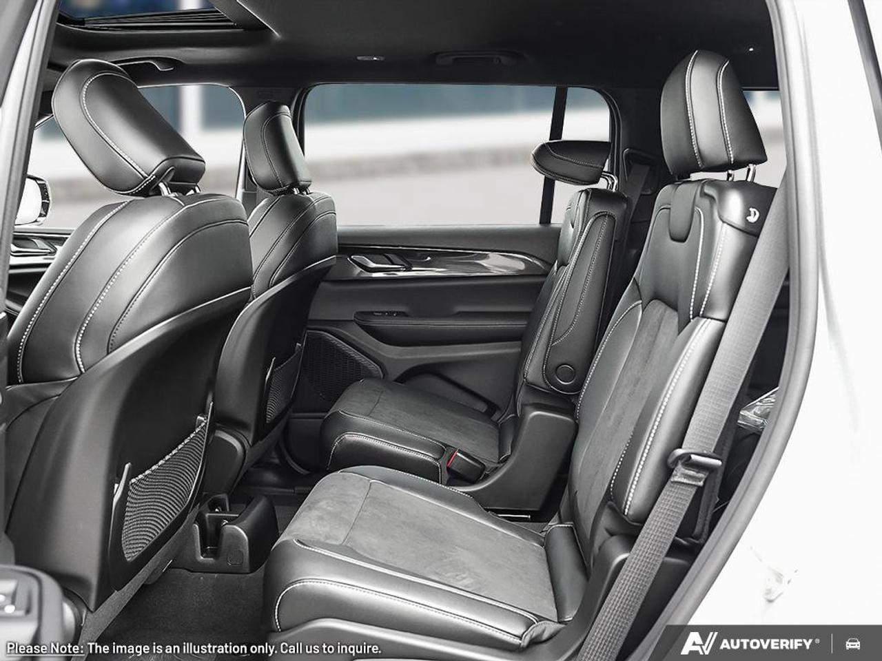 2025 Jeep Grand Cherokee L ALTITUDE Photo