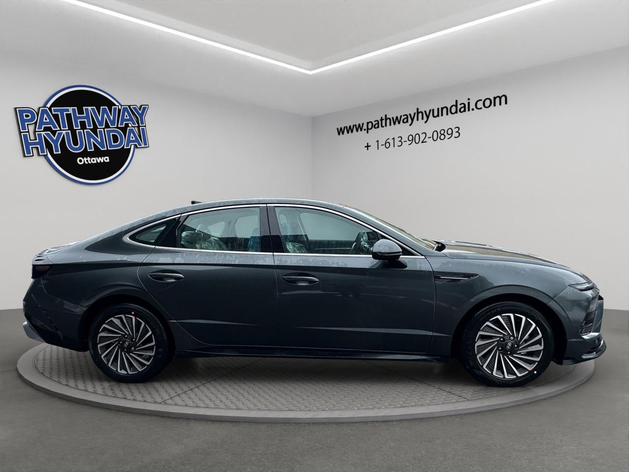 2026 Hyundai Sonata Hybrid Preferred-Trend Photo2