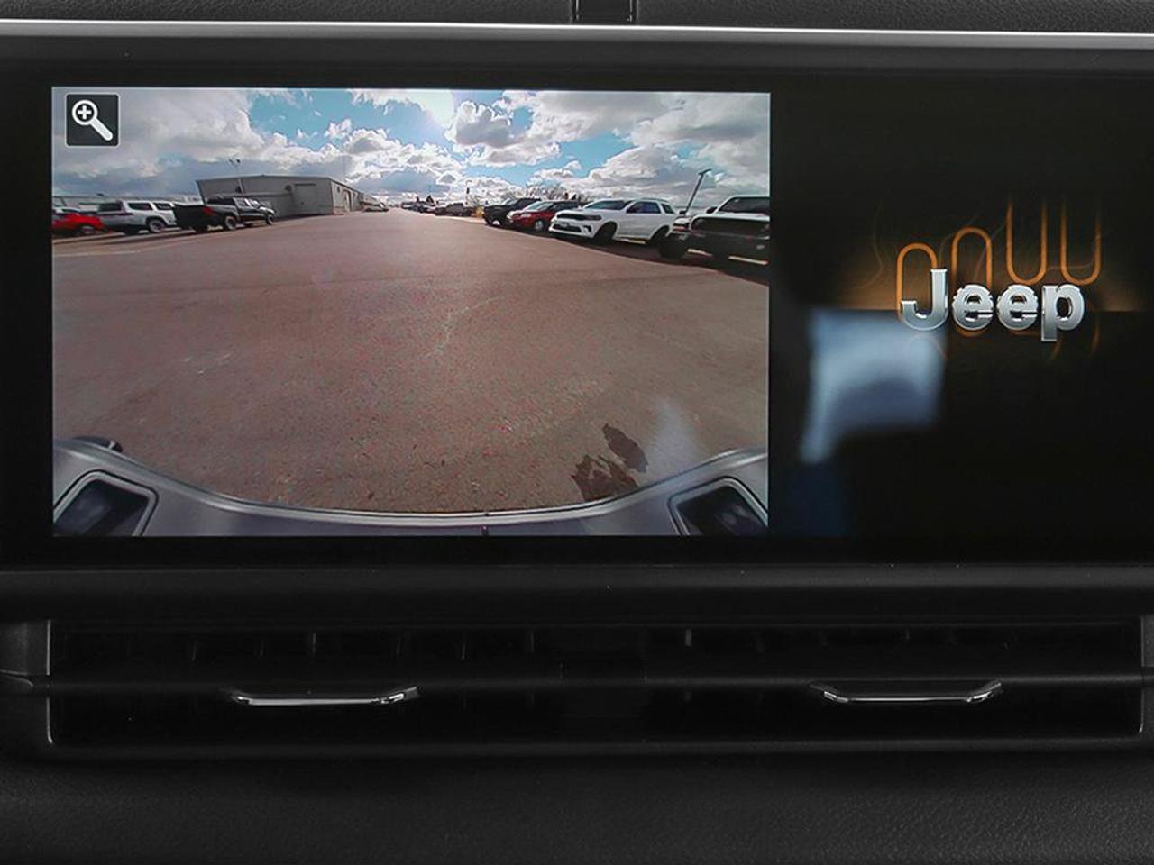 2026 Jeep Gladiator Willys/DUAL TOP/SAFETY GROUP/TECH GROUP/SPRAY LINER/REMOTE START/ Photo