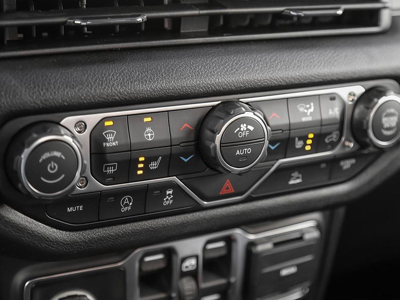 2026 Jeep Gladiator Willys/DUAL TOP/SAFETY GROUP/TECH GROUP/SPRAY LINER/REMOTE START/ Photo