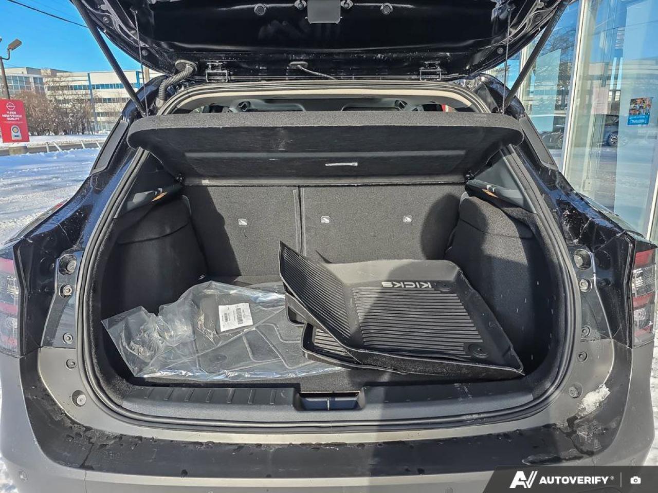 2026 Nissan Kicks SR AWD | 360 View Camera | Apple CarPlay | Moonroof | Photo