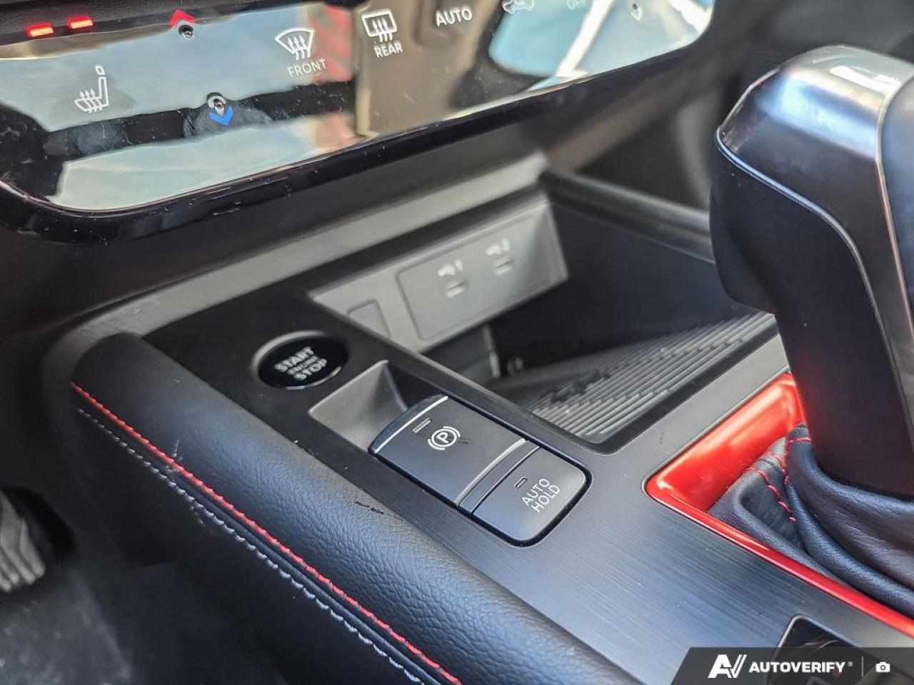 2026 Nissan Kicks SR AWD | 360 View Camera | Apple CarPlay | Moonroof | Photo