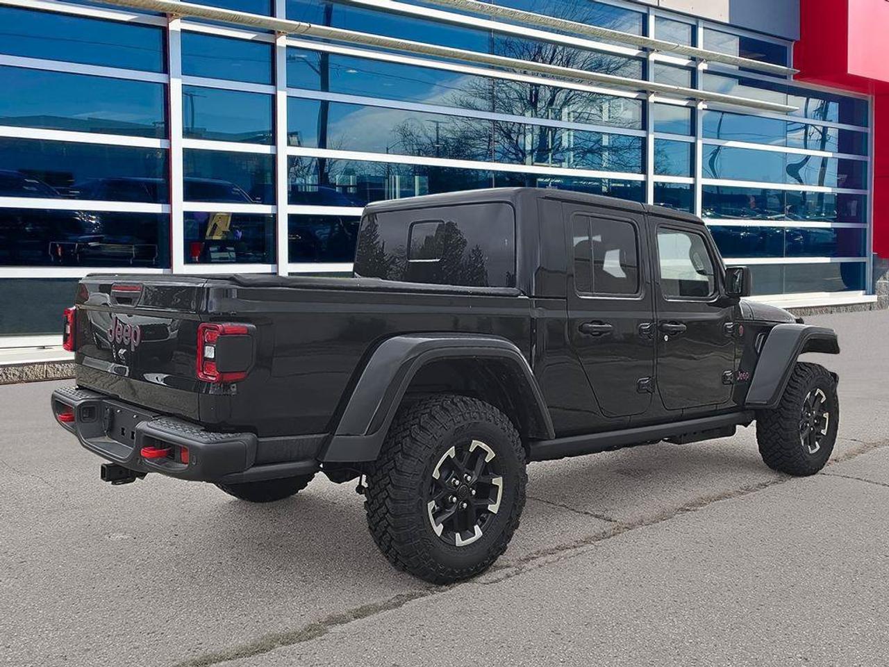 2026 Jeep Gladiator Rubicon X/DUAL TOPS/SPRAY LINER/3.6L V6/ LEATHER SEATS/ Photo4