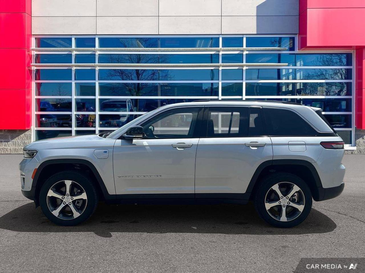 2023 Jeep Grand Cherokee 4xe Navigation | Pano Roof | Rear Seat Video | 20 Wheels | Heated & Cooled Seats | Remote Start | Photo