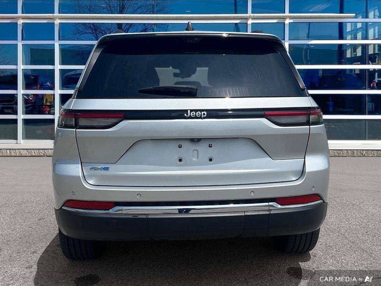 2023 Jeep Grand Cherokee 4xe Navigation | Pano Roof | Rear Seat Video | 20 Wheels | Heated & Cooled Seats | Remote Start | Photo3