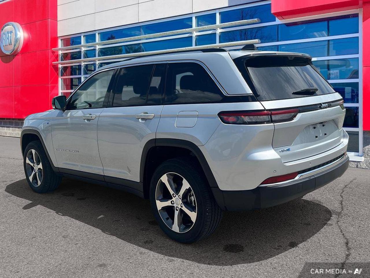 2023 Jeep Grand Cherokee 4xe Navigation | Pano Roof | Rear Seat Video | 20 Wheels | Heated & Cooled Seats | Remote Start | Photo