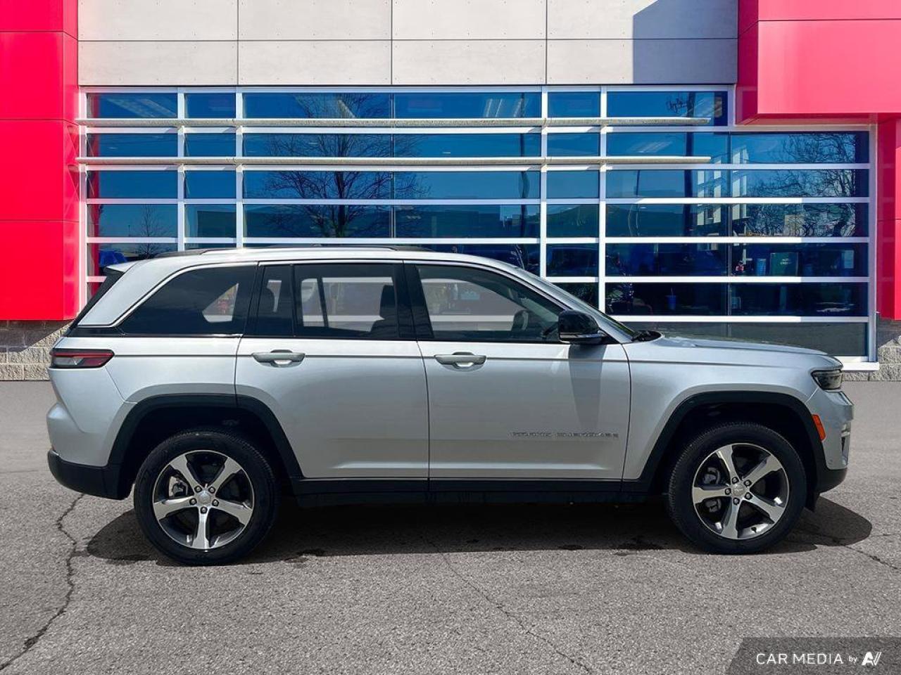 2023 Jeep Grand Cherokee 4xe Navigation | Pano Roof | Rear Seat Video | 20 Wheels | Heated & Cooled Seats | Remote Start | Photo