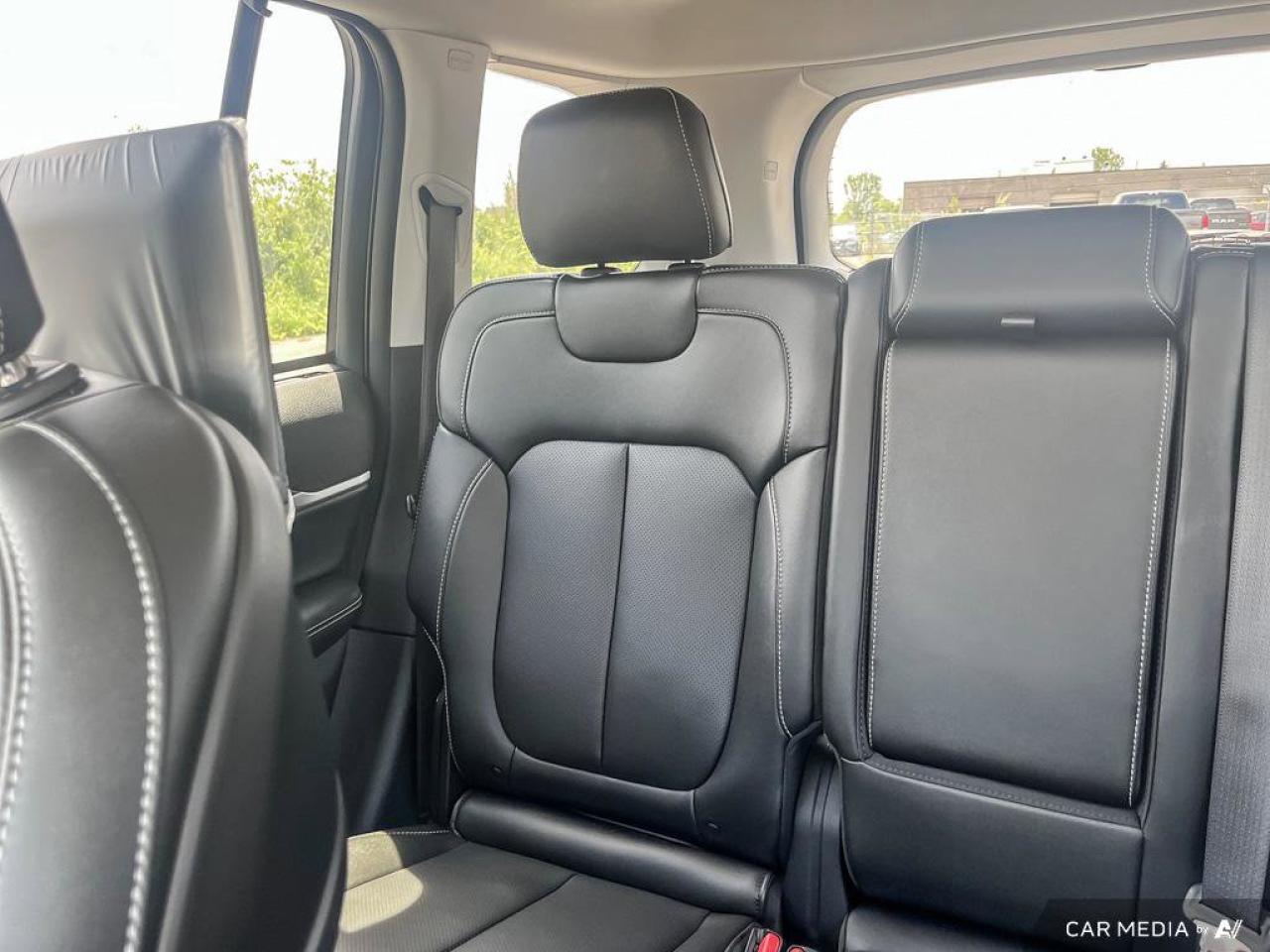 2023 Jeep Grand Cherokee 4xe Navigation | Pano Roof | Rear Seat Video | 20 Wheels | Heated & Cooled Seats | Remote Start | Photo