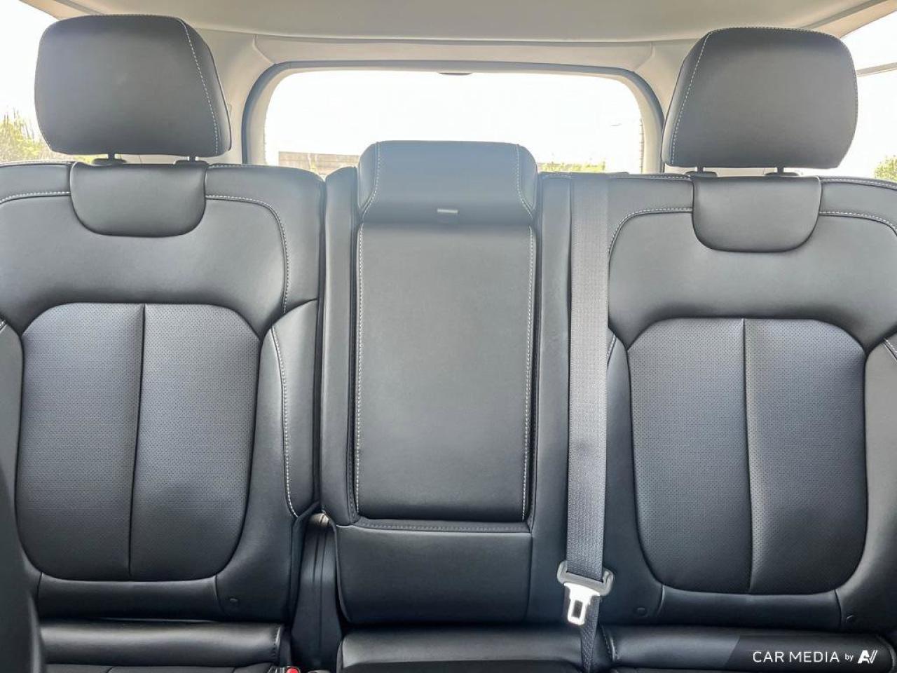 2023 Jeep Grand Cherokee 4xe Navigation | Pano Roof | Rear Seat Video | 20 Wheels | Heated & Cooled Seats | Remote Start | Photo