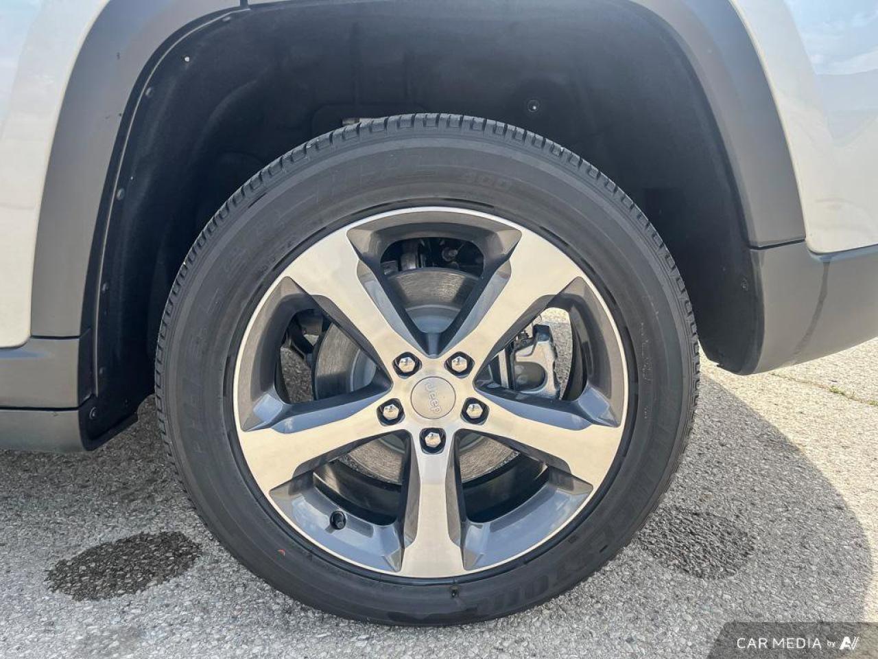 2023 Jeep Grand Cherokee 4xe Navigation | Pano Roof | Rear Seat Video | 20 Wheels | Heated & Cooled Seats | Remote Start | Photo