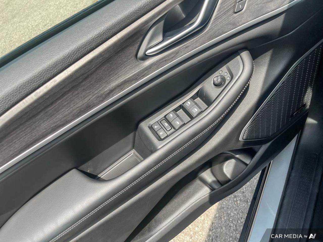 2023 Jeep Grand Cherokee 4xe Navigation | Pano Roof | Rear Seat Video | 20 Wheels | Heated & Cooled Seats | Remote Start | Photo