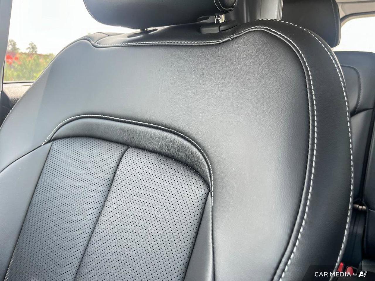 2023 Jeep Grand Cherokee 4xe Navigation | Pano Roof | Rear Seat Video | 20 Wheels | Heated & Cooled Seats | Remote Start | Photo