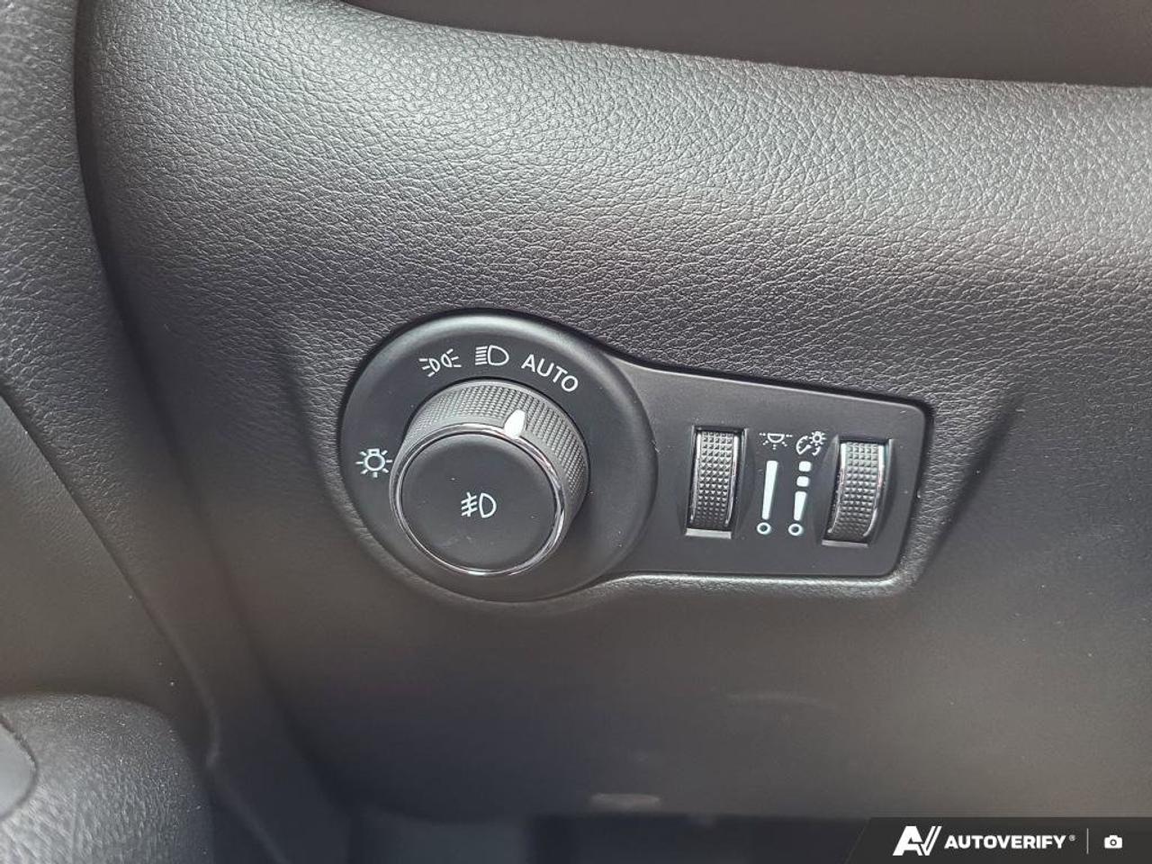 2024 Jeep Compass Trailhawk | Wireless Apple Car Play | Android Auto |  Heated Seats | Leather | Photo