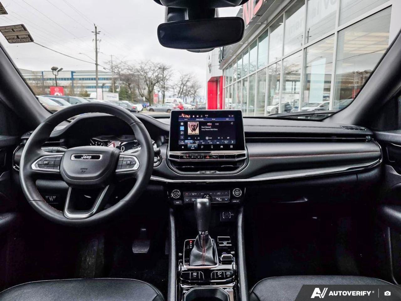 2024 Jeep Compass Trailhawk | Wireless Apple Car Play | Android Auto |  Heated Seats | Leather | Photo
