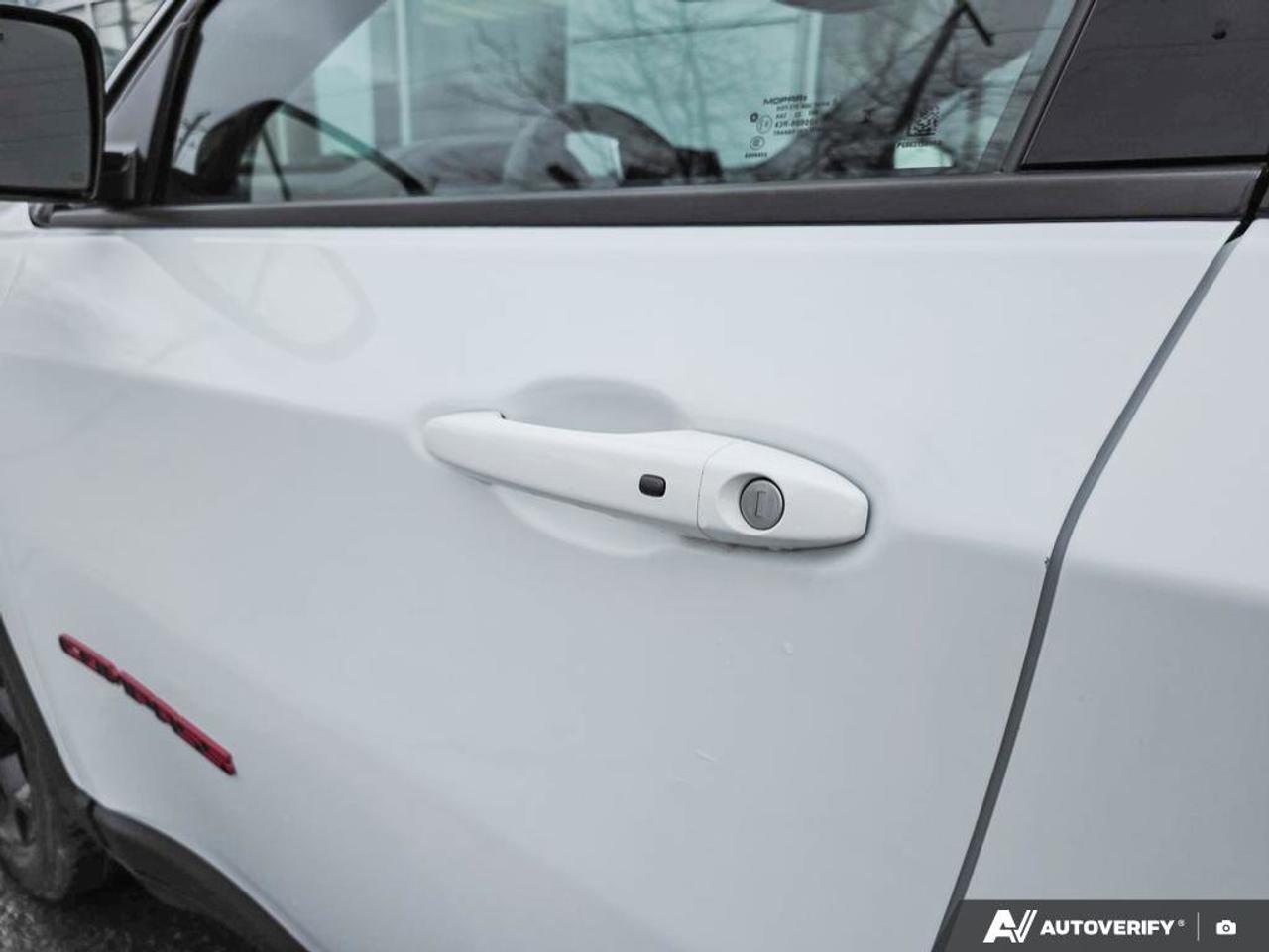 2024 Jeep Compass Trailhawk | Wireless Apple Car Play | Android Auto |  Heated Seats | Leather | Photo