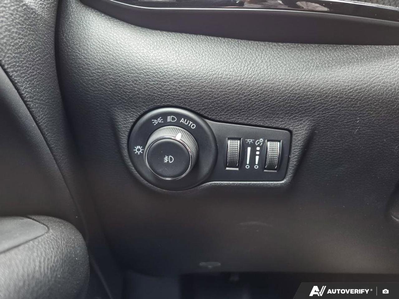 2024 Jeep Compass Trailhawk | Wireless Apple Car Play | Android Auto |  Heated Seats | Leather | Photo