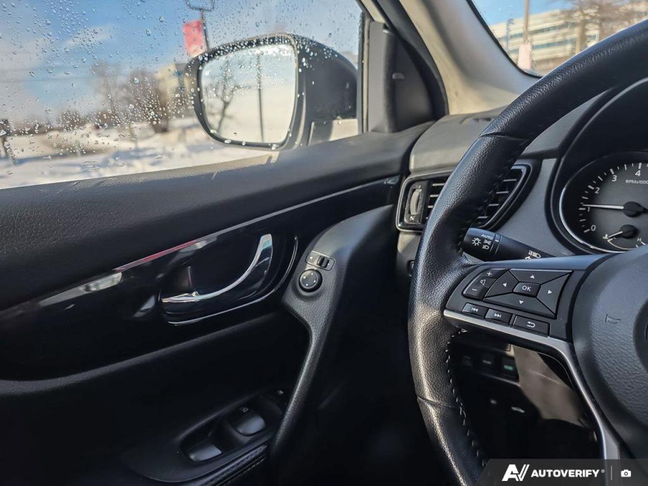 2023 Nissan Qashqai SV AWD | Apple CarPlay | Heated Seats | Alloy Rims | Photo