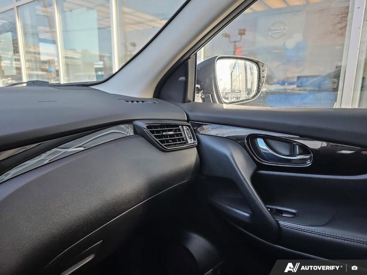 2023 Nissan Qashqai SV AWD | Apple CarPlay | Heated Seats | Alloy Rims | Photo