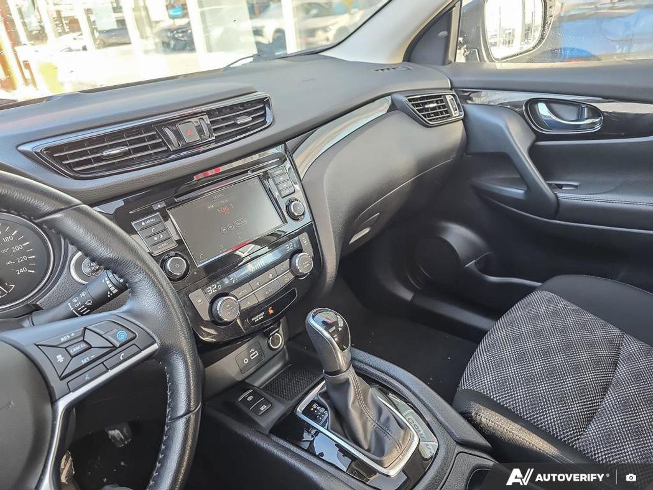 2023 Nissan Qashqai SV AWD | Apple CarPlay | Heated Seats | Alloy Rims | Photo