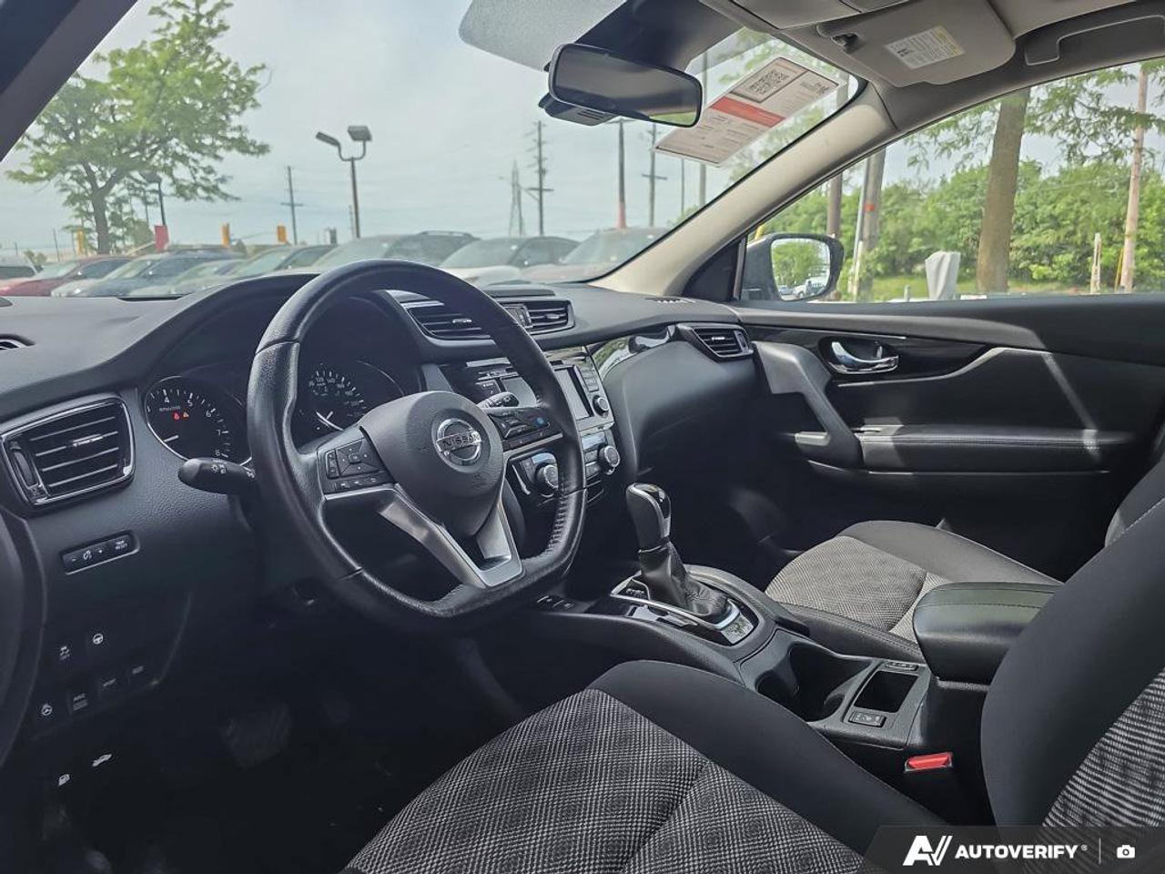 2023 Nissan Qashqai SV AWD | Apple CarPlay | Heated Seats | Alloy Rims | Photo