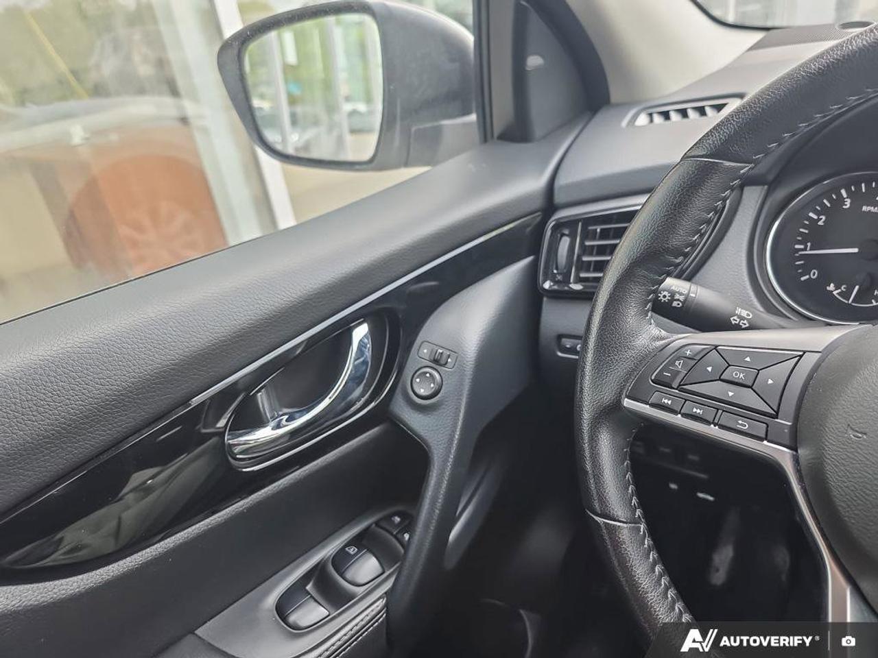 2023 Nissan Qashqai SV AWD | Apple CarPlay | Heated Seats | Alloy Rims | Photo