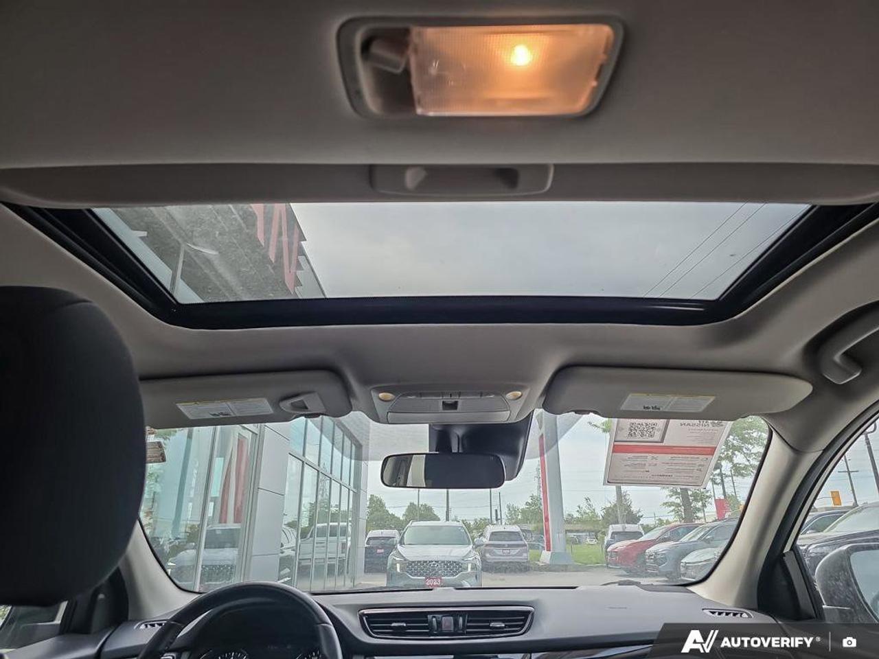 2023 Nissan Qashqai SV AWD | Apple CarPlay | Heated Seats | Alloy Rims | Photo